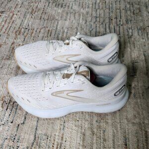 Brooks womens Glycerin Sneakers White with Gold Logo and Trim size 8.5